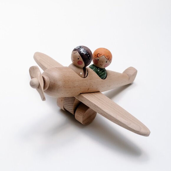 Authentic Gnezdo Wood Toy - Plane with 2 passengers - Picture 1 of 3